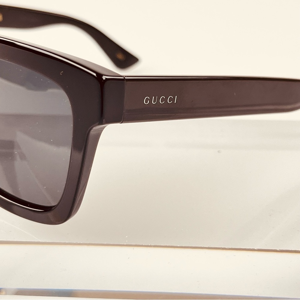 New Gucci Wayfarer Style Sunglasses with Gucci Logo (2391)
